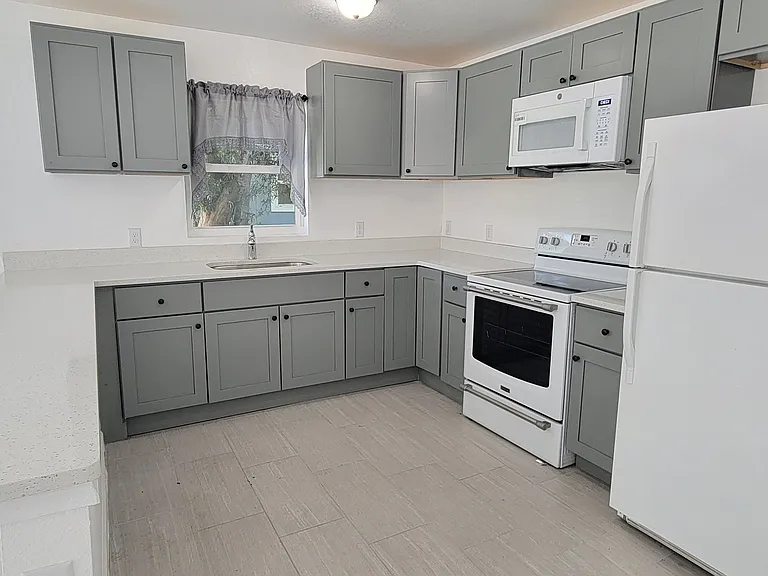815 3rd St E — Photo 3