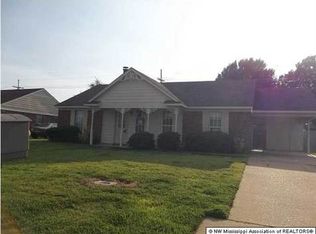 102 Peach Tree Dr, Senatobia, MS 38668