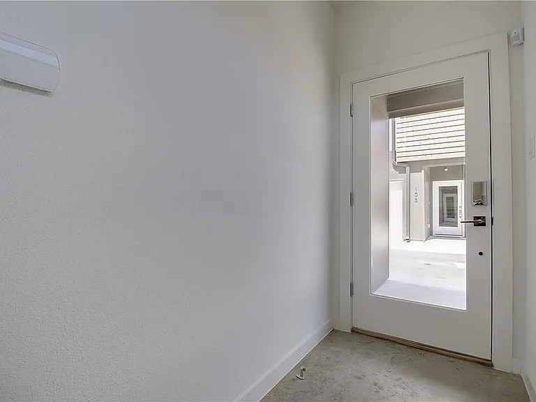 2310 N Carroll Ave #105 — Photo 2