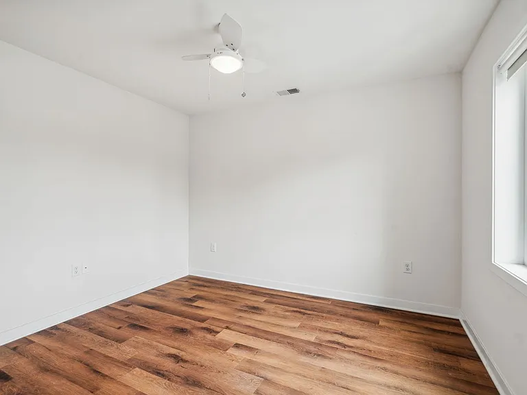 Graduate Pointe — Photo 254