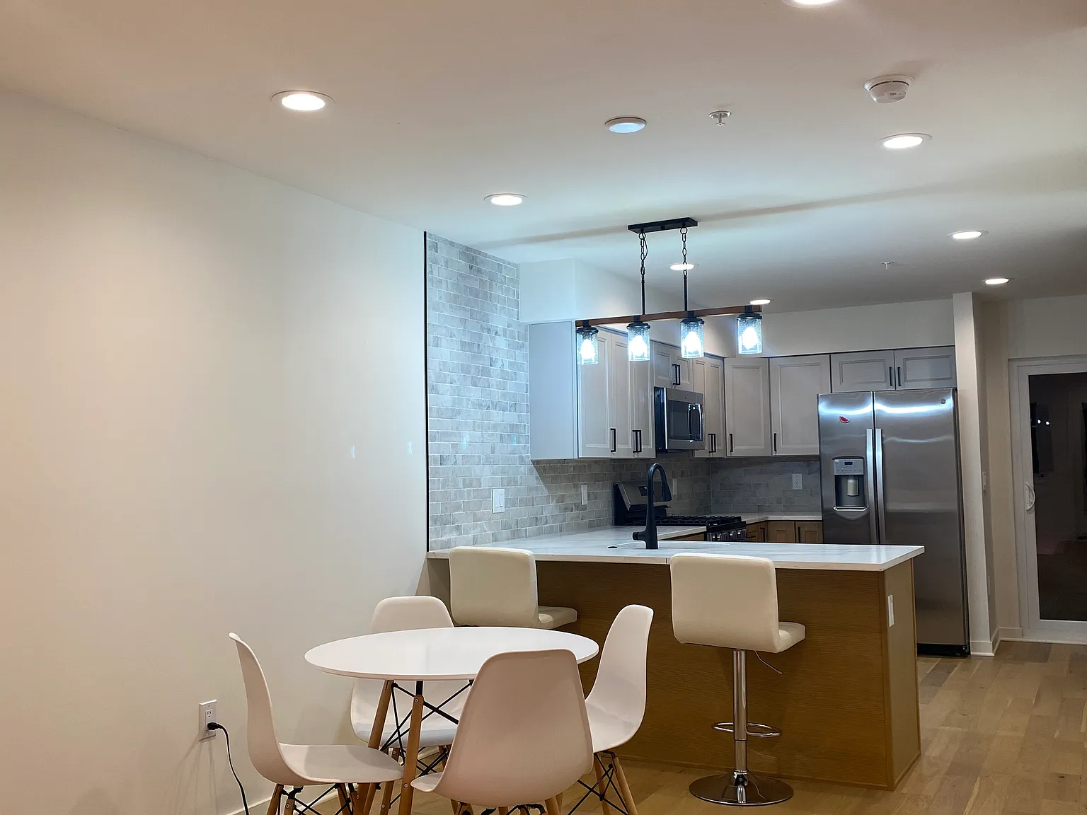 3 bed, 2.5 bath, 1722 sqft, $3,100 — Photo 3