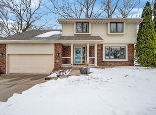 2809 68th St, Urbandale, IA 50322