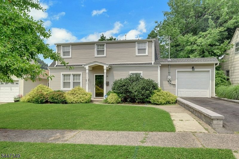 1st image of 15 Lynne Ave
