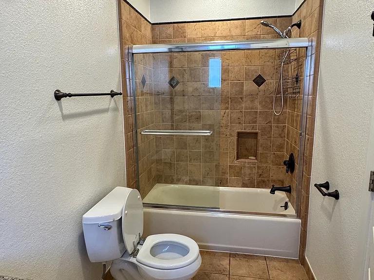 5766 Newcastle Ave — Photo 24