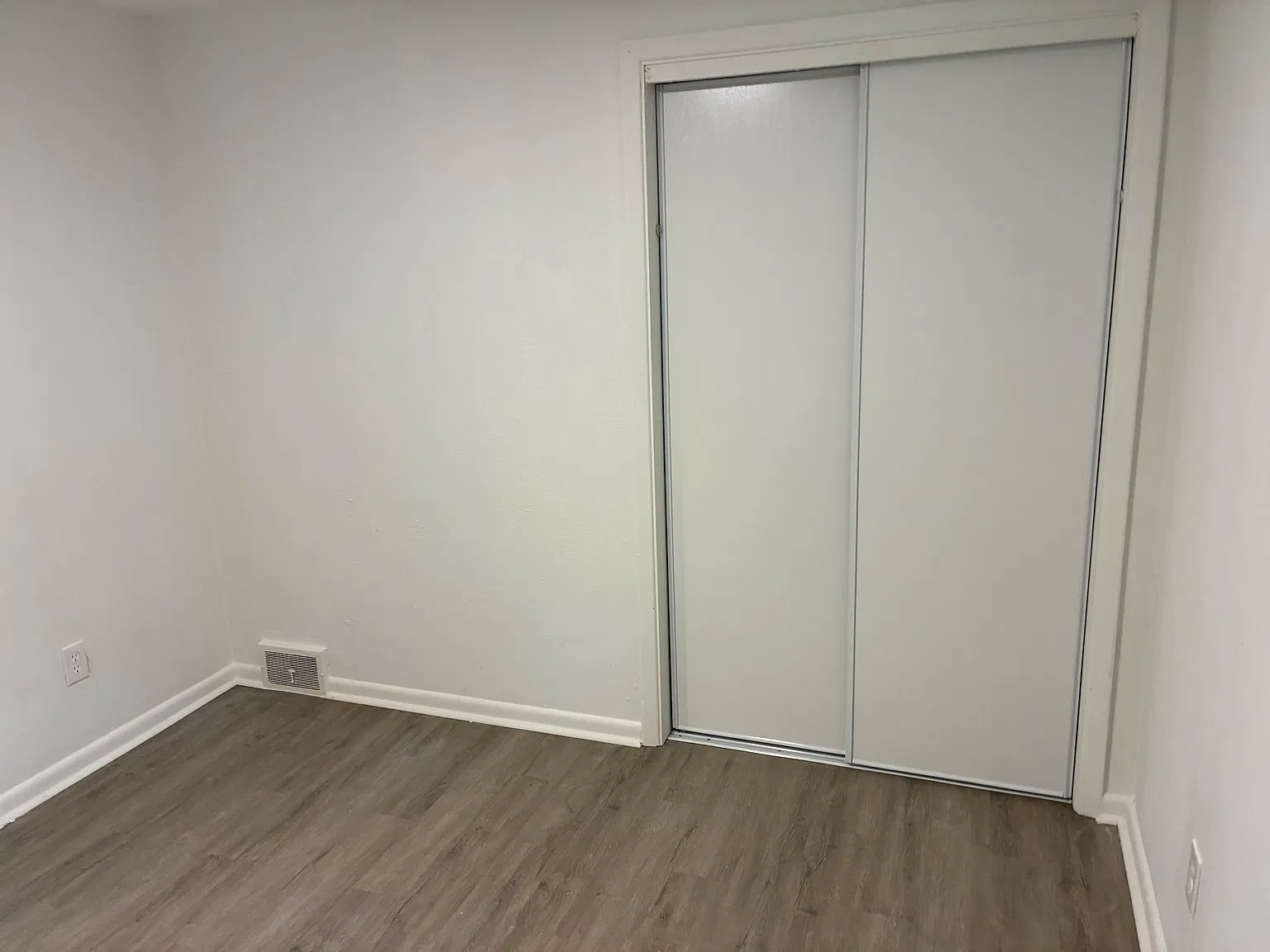 3 bed, 2000 sqft, $1,490 — Photo 3