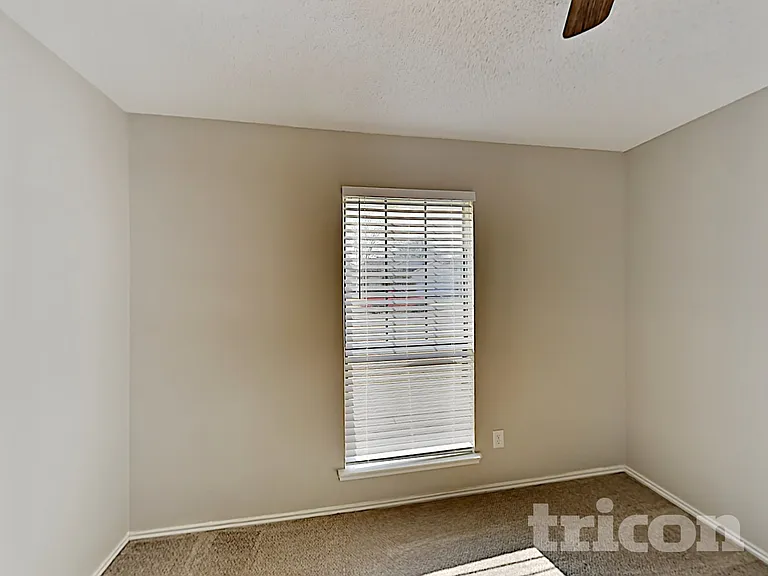 918 Elliott Dr — Photo 8