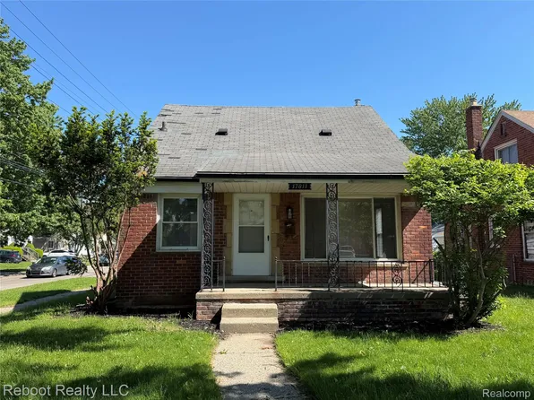 17811 Lincoln Dr, Roseville, MI 48066