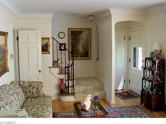 3rd image of 3162 W 165th St