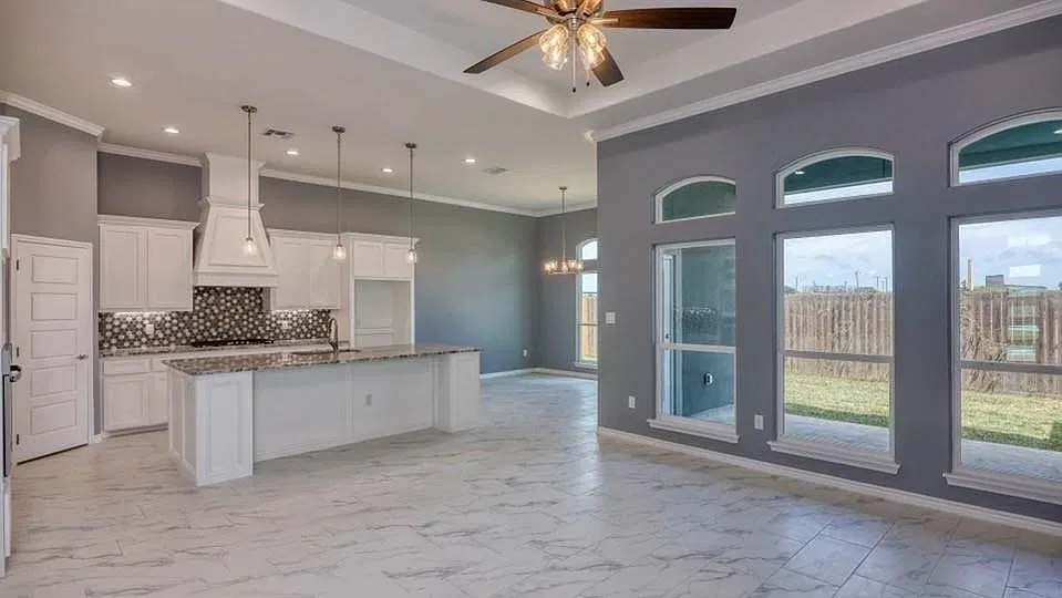 4 bed, 3.0 bath, 2358 sqft, $3,100 — Photo 2