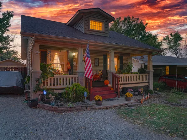 2325 N Johnston Avenue, Springfield, MO 65803
