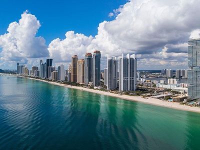 17121 Collins Ave APT 2307, Sunny Isles Beach, FL, 33160