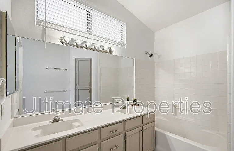 8542 W Oregon Ave — Photo 6