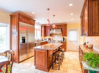 16 Park Ridge Dr, Huntington, MA 01050