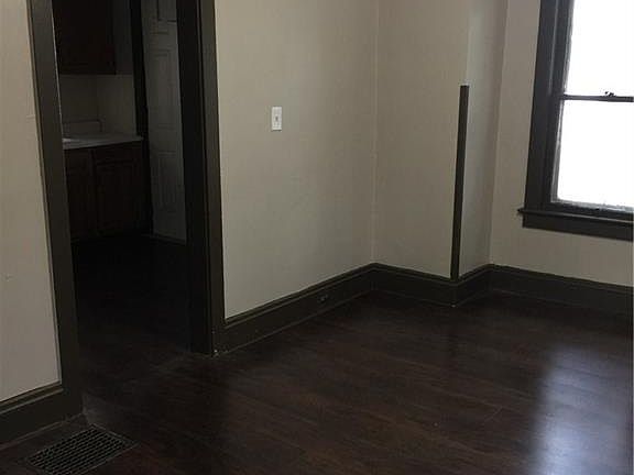 3rd image of 13005 Edmonton Ave