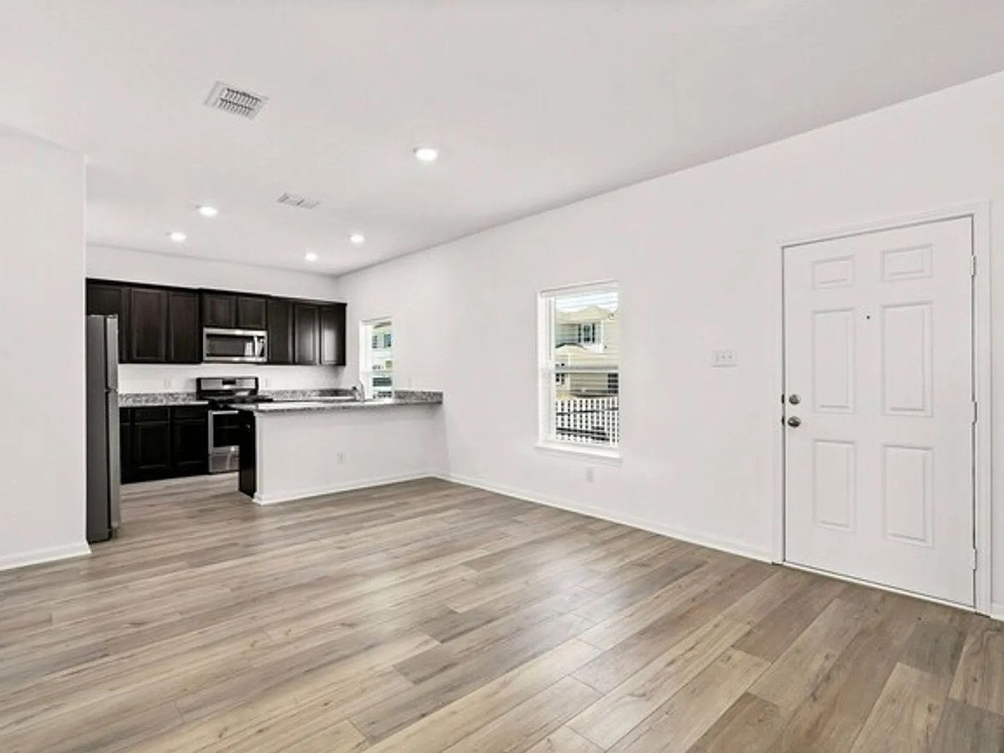 New Build 3 Bedroom Condo in West San Antonio — Photo 3
