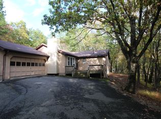 37 Iroquois Rd, Albrightsville, PA 18210