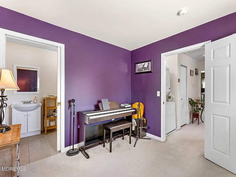 105 Wayside Dr — Photo 24