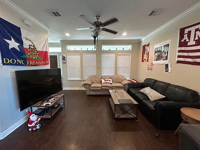 1422 Holleman - 1 — Photo 2