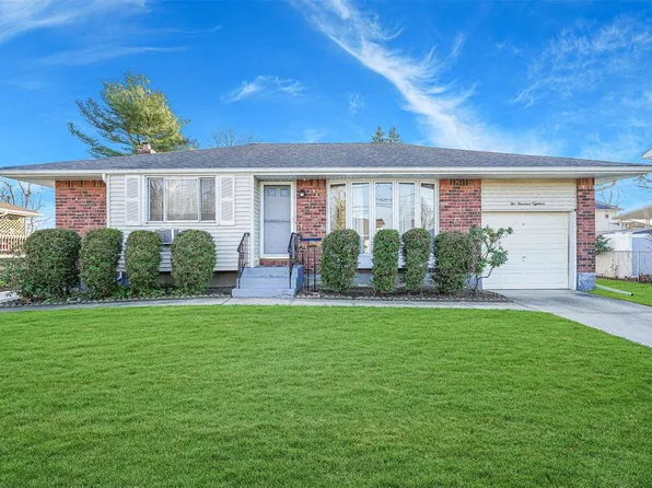 218 Cedarwood Street, Islip Terrace, NY 11752