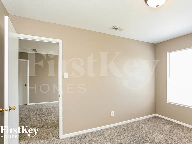 10702 Gathering Dr — Photo 15