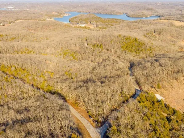 2 Koehler Dr, Roach, MO 65787