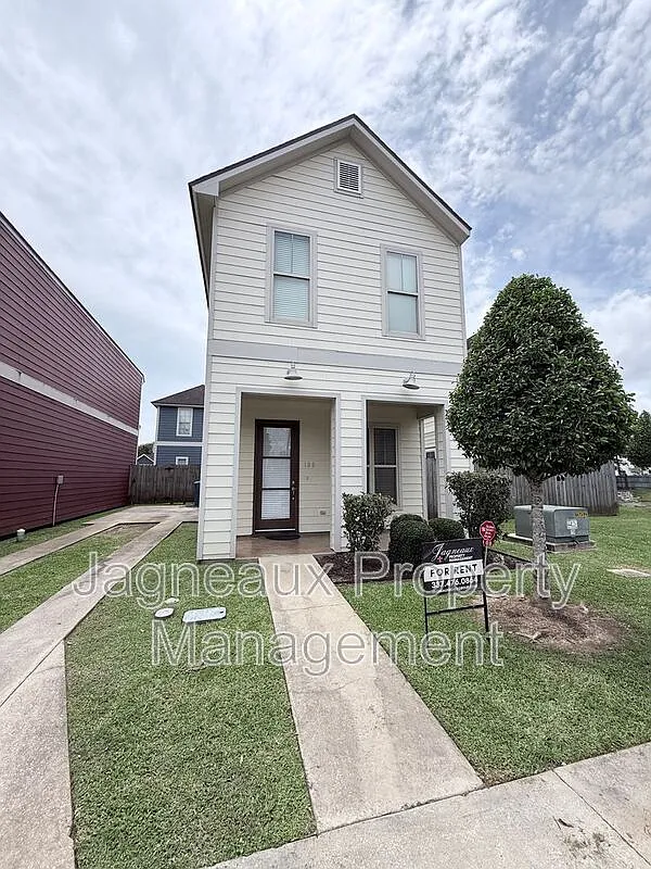 2 bed, 2.5 bath, 1260 sqft, $1,695 — Photo 1