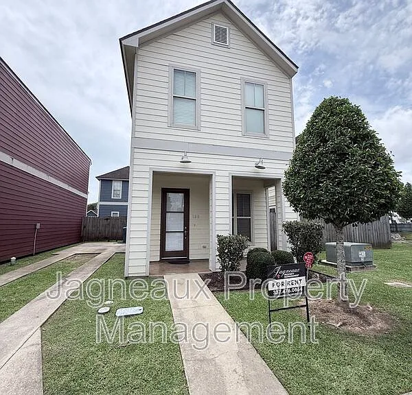 108 Shallowford Dr — Photo 1