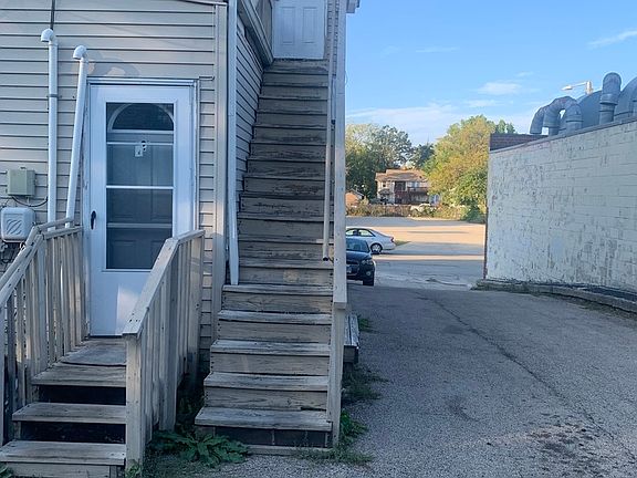 5th image of 613 Washington St