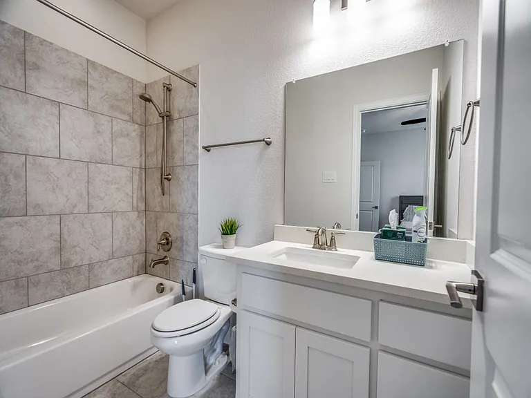905 Asbury Dr — Photo 14