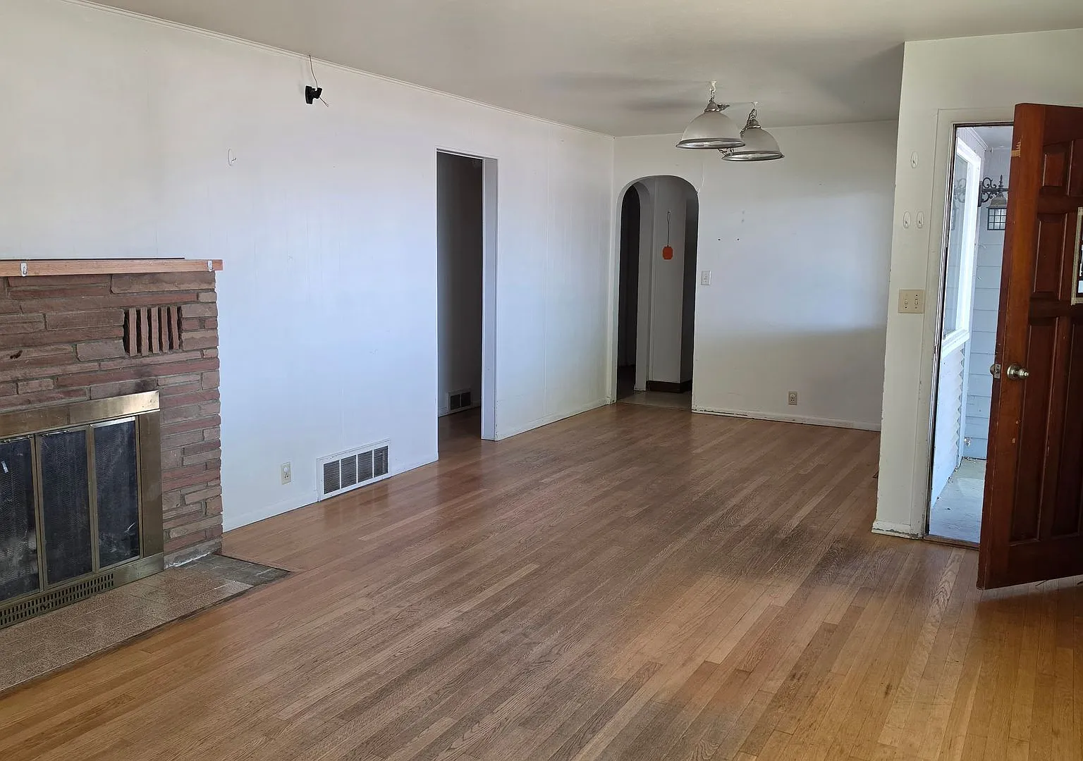 Nice 3 bed, 1 bath next to EOU — Photo 3