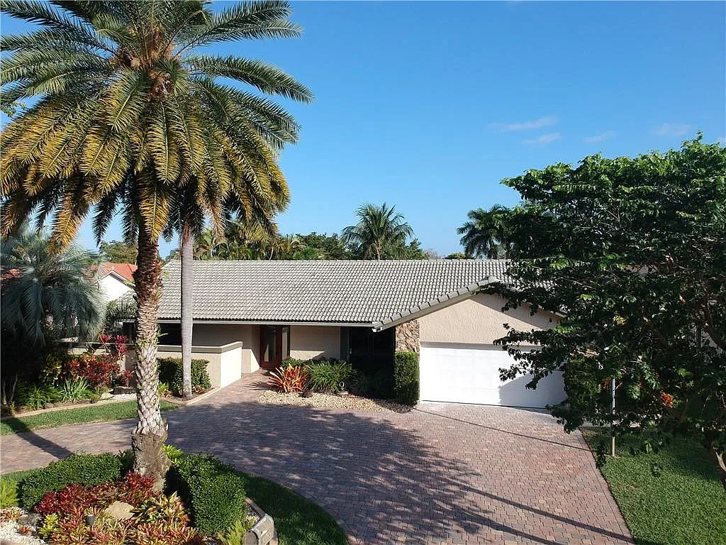 Building Photo - 10765 NW 9th Ct
