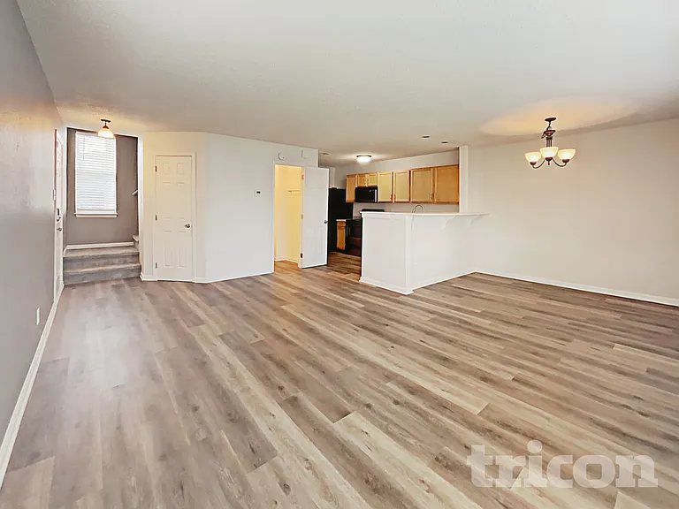 4525 Connaught East Dr — Photo 3