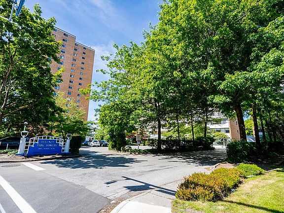 2nd image of 6631 Minoru Blvd #1511
