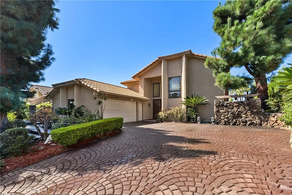 4 bed, 2.5 bath, 3418 sqft, $8,900 — Photo 1