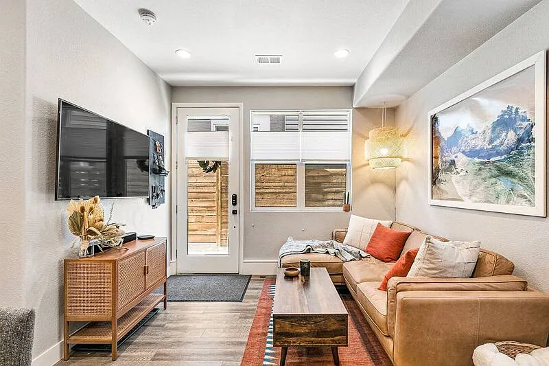1 bed, 3.0 bath, 1064 sqft, $2,980 — Photo 4