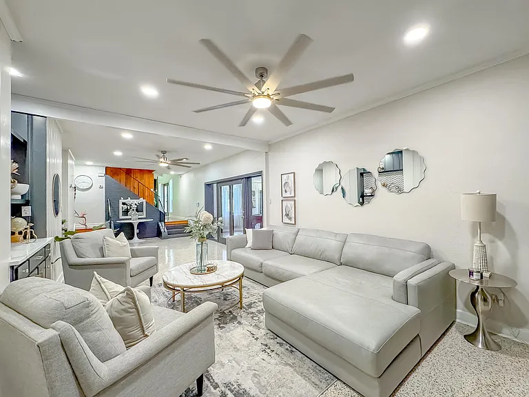 1044 Seminole Dr — Photo 38
