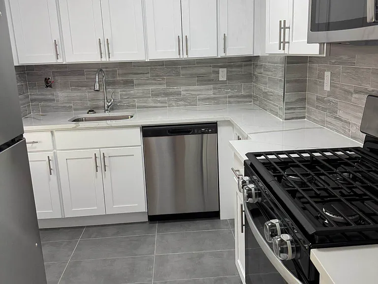 185-19 64th Ave #2B — Photo 1