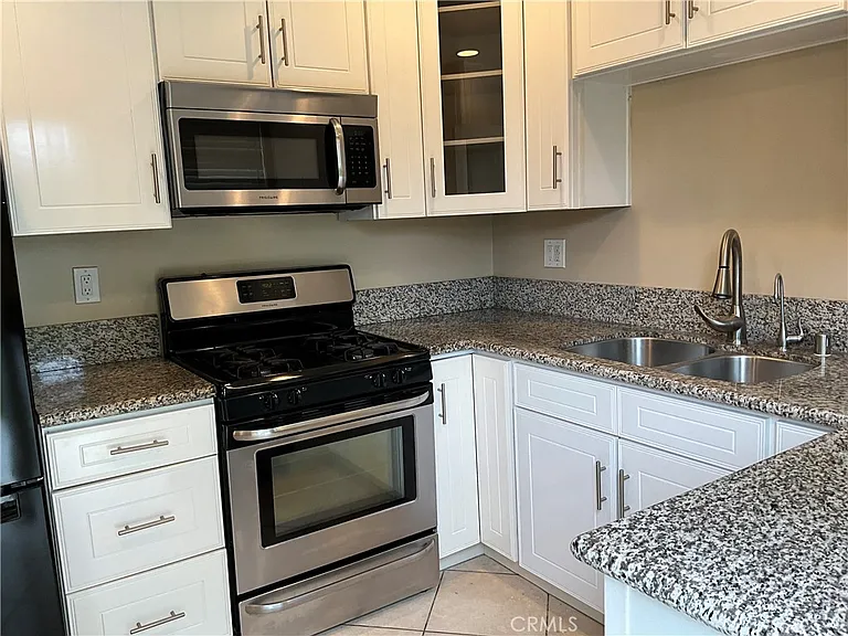 5934 White Oak Ave — Photo 4
