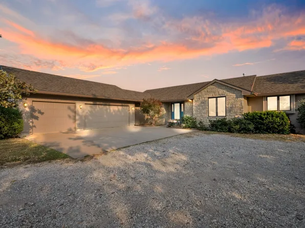5841 NE Kincaid Rd, Topeka, KS 66617