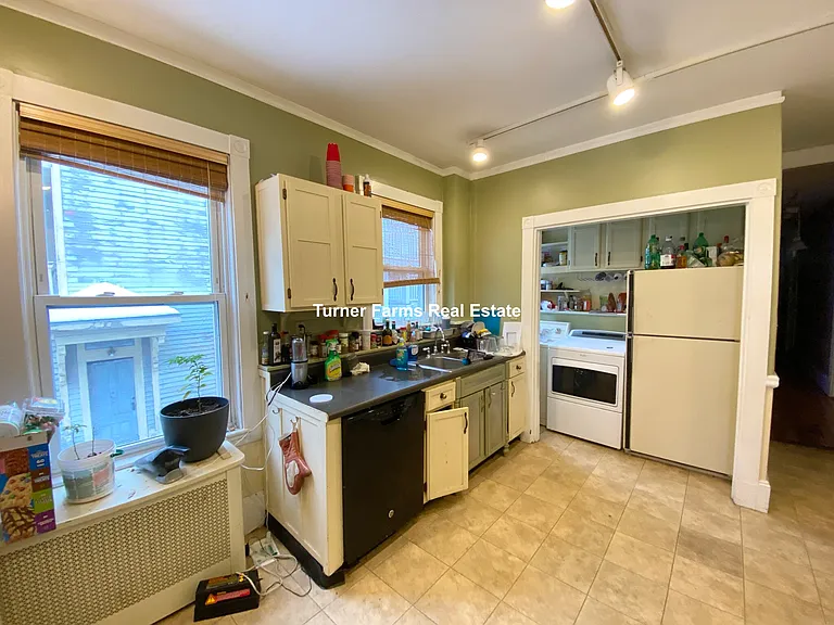 12 Oswald St #2A — Photo 6