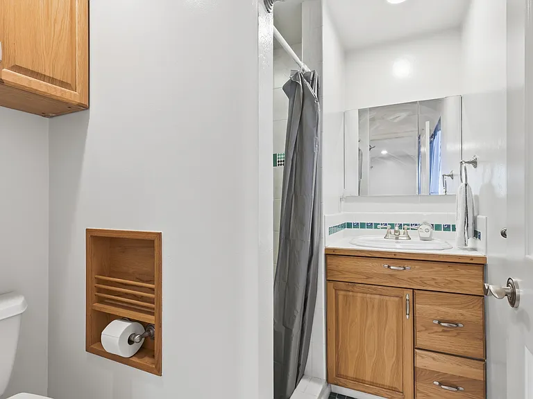 122 Helena Cir — Photo 17
