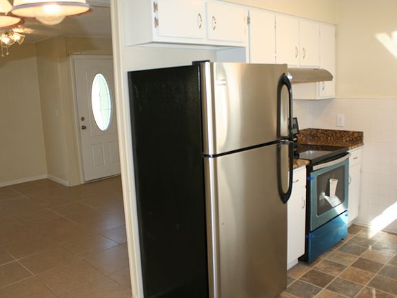 4th image of 200 Colony Dr