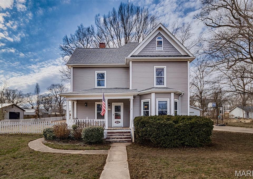 1st image of 411 Center St