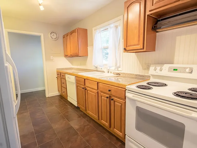380 N Irving St — Photo 4