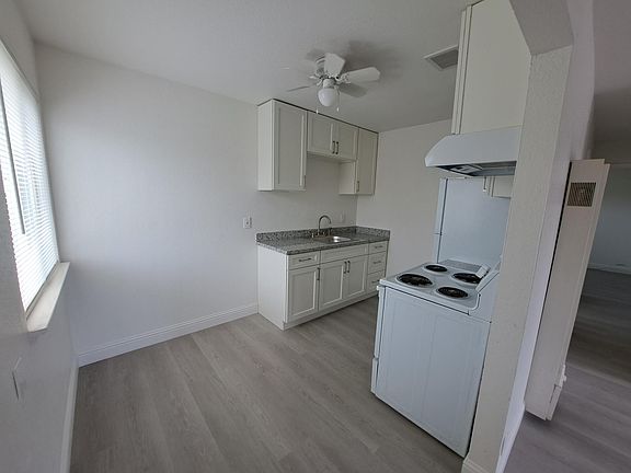 5th image of 207 Brown St APT 24