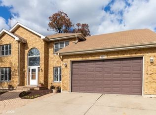 135 Elizabeth Ct, Wood Dale, IL 60191