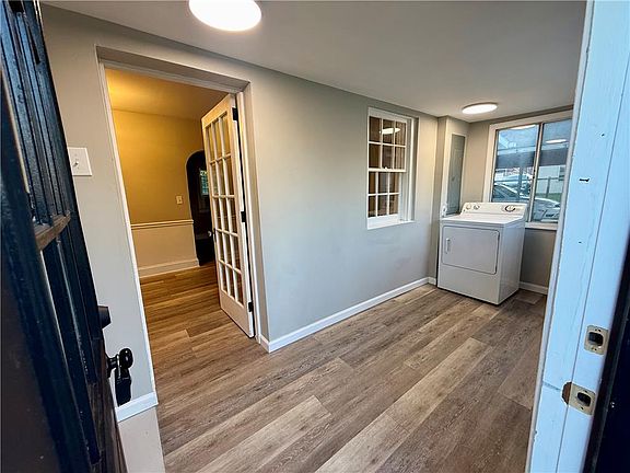 4th image of 214 Somerset St