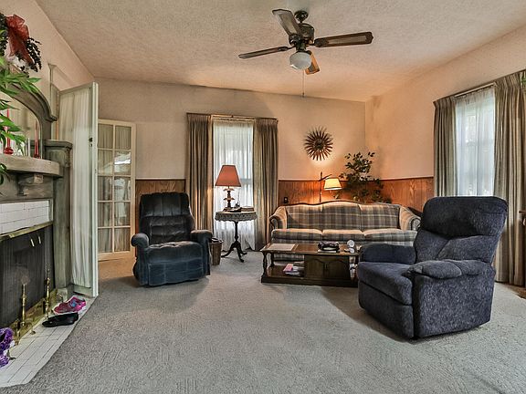 2nd image of 400 W Broadway St #0