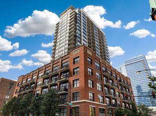 210 S Desplaines St APT 601, Chicago, IL