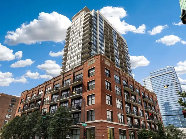 210 S Desplaines St APT 601, Chicago, IL 60661